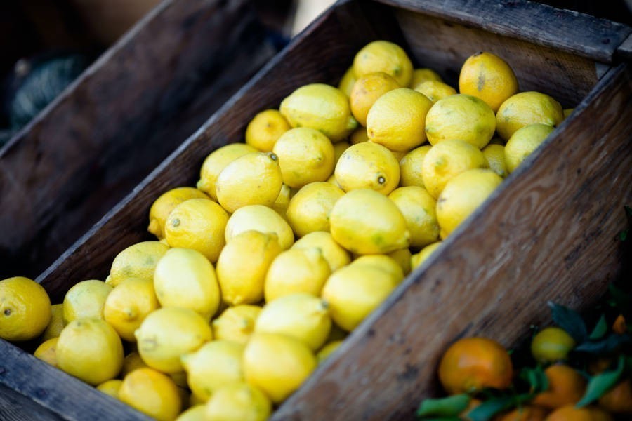 Lemons in Wooden Box | Maison des Saveurs